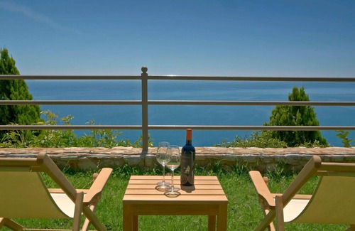 Astros Apartment | Blue Horizon - Coral Sea View Suite