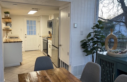 Horseshoe Bay House | Blue House! 5min to Lake LBJ and HSB Resort