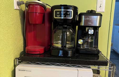 Lake Andes House | Blue house Lake Andes Large yard.- Sleeps 7 Privacy secure for Boats.