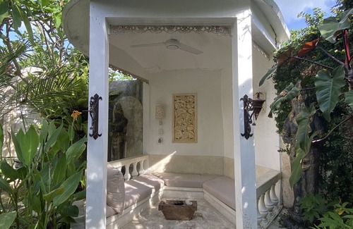 Kartika Plaza Villa | Blue Lagoon 5 bedroom Villa — 5 min from the beach!