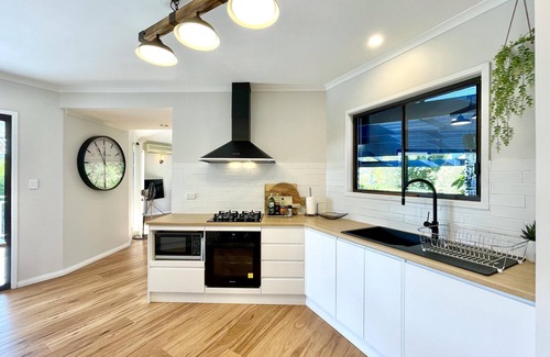 Katoomba House | Blue Lily Bungalow - Unique Yurt, 3 Bedroom, Luxe Furnishings, A/C, Decks, Pet-Friendly