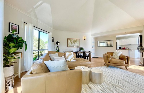 Katoomba House | Blue Lily Bungalow - Unique Yurt, 3 Bedroom, Luxe Furnishings, A/C, Decks, Pet-Friendly