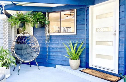 Katoomba House | Blue Lily Bungalow - Unique Yurt, 3 Bedroom, Luxe Furnishings, A/C, Decks, Pet-Friendly