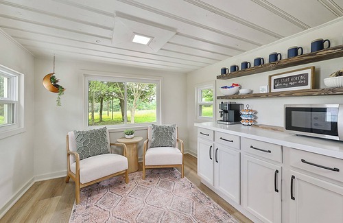 Wellborn Cottage | Blue Moon - Cozy Country Cottage - Just Minutes From Texas A&M!