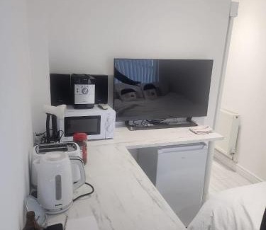 Cradley House | Blue Moon Ensuite