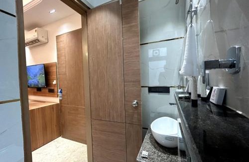 DLF Phase 5 Hotel | Blue Moon Residency