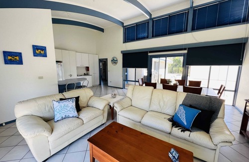 Waterhouse House | Blue Poles - Pet Friendly Outside