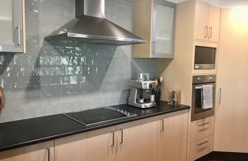 Smiths Lake House | Blue Poles - Tune in to Naturen