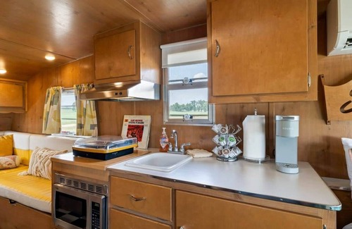 Willow City House | Blue Skies Resort - Glamping, Pool & Fireplace