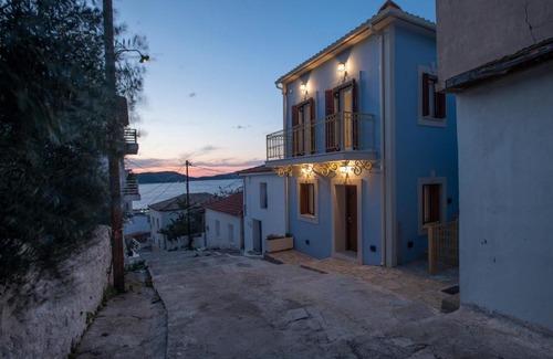 Pylos Apartment | Blue Sky House