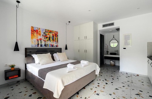 Pylos Apartment | Blue Sky House