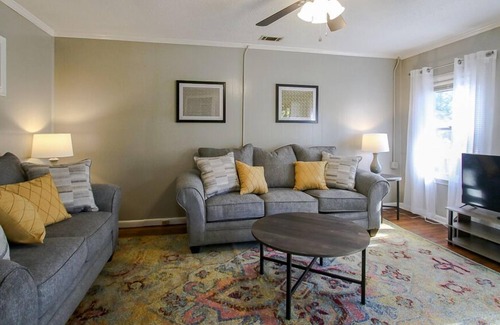 Parkside House | Blue-themed Duplex, Quick Drive to Downtown+Pets