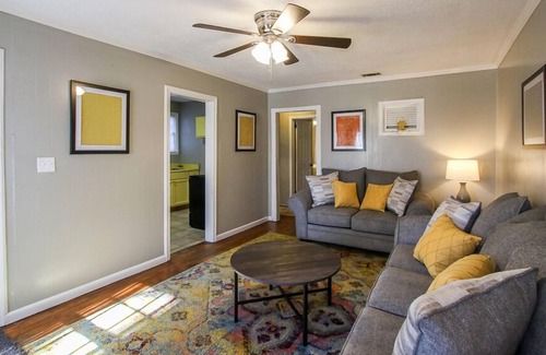 Parkside House | Blue-themed Duplex, Quick Drive to Downtown+Pets