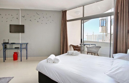 Sea Point Apartment | Blue Waters 4