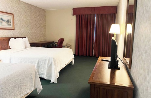 La Crosse Hotel | Blue Way Inn and Suites Lacrosse - 2 Queen Bed Non Smoking