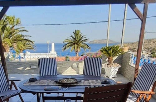 Palaia Fokaia House | BLUE & WHITE MAISONETTE OVER THE SEA NEAR SOUNIO