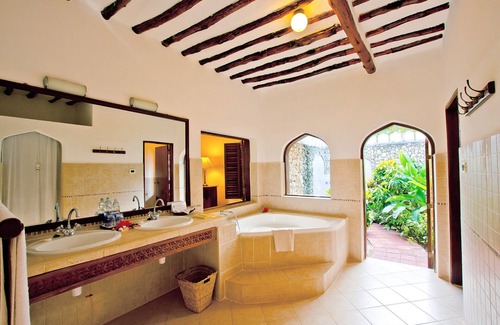 Kiwengwa Resort | Bluebay Beach Resort & Spa