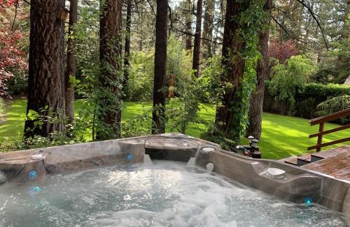 Winter Park House | BLUEBEARY PINES-PERFECT ESCAPE-PRIVATE HOT TUB-WALK to SKI SHUTTLES