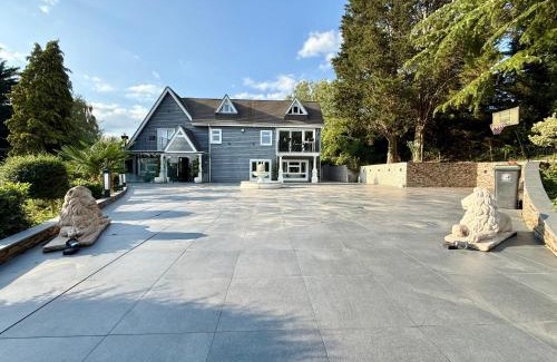 Bumble's Green Villa | Bluebell House