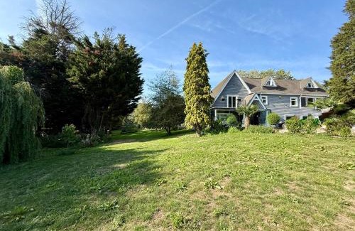 Bumble's Green Villa | Bluebell House