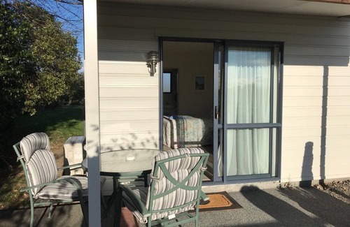 Longlands Apartment | Bluebell Studio Unit in rural setting near Havelock North