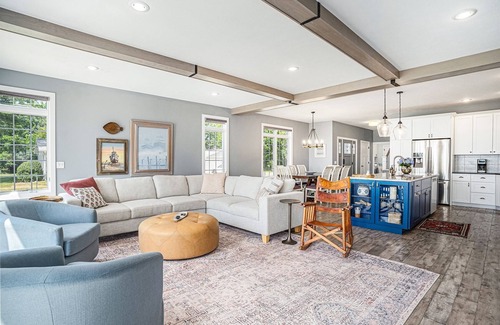 Miami Park House | Blueberry Bluff | Gorgeous Lakeview Retreat | Beach Access| Jacuzzi Tub