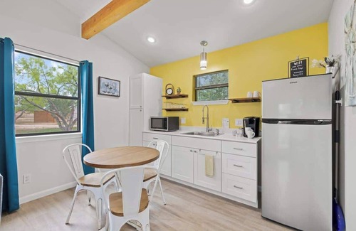 Fredericksburg House | Bluebonnet Waterfront Cottage with Hot Tub