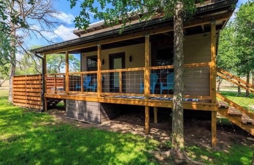 Fredericksburg House | Bluebonnet Waterfront Cottage with Hot Tub