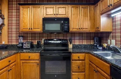 Banner Elk Condo | BlueGreen Blue Ridge Village | 1BR Villa