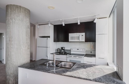 West Bellevue Apartment | Blueground | Bellevue, pool & w/d, nr park