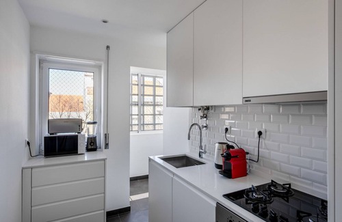 Sao Joao de Deus Apartment | Blueground | Campo Pequeno, furnished + kitchen
