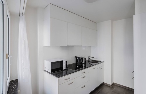 Iselin Apartment | Blueground | Iselin, balcony, elev, w/d