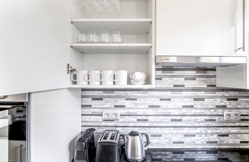 Quartier de la Goutte-d'Or Apartment | Blueground | Montmartre, furnished, elevator