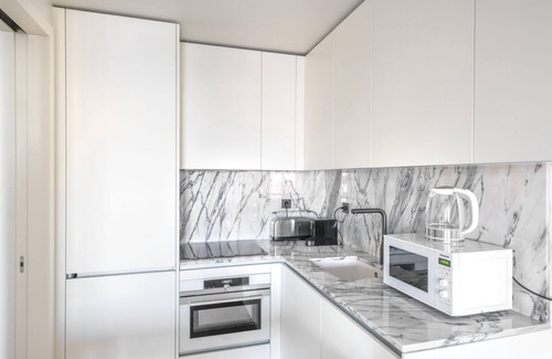 Sao Jorge de Arroios Apartment | Blueground | Saldanha, pool & gym