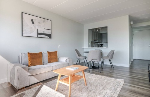 Cleveland Circle Apartment | Blueground | St. Elizabeth's, pool, nr Boston College