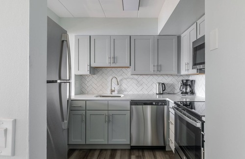 Cleveland Circle Apartment | Blueground | St. Elizabeth's, pool, nr Boston College