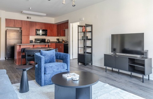 Union City Apartment | Blueground | Union City, pool, nr Don Castro Park