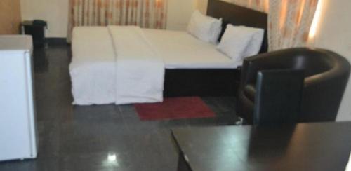Surulere Cabin | Blueseasons Hotel Suites - Standard