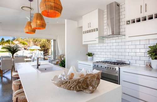 Lammermoor House | 'Bluetique on Lammermoor' - Luxe Resort Style with pool and ocean views