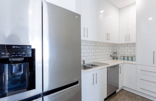 Lammermoor House | 'Bluetique on Lammermoor' - Luxe Resort Style with pool and ocean views