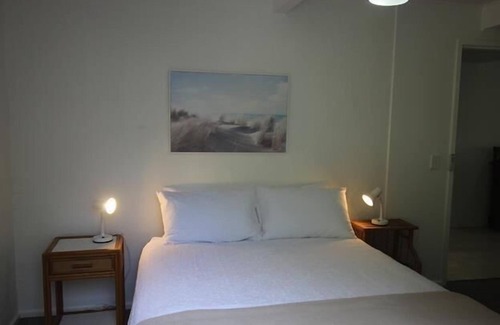 Blueys Beach House | Blueys Cottage - Linen Supplied - Blueys Beach