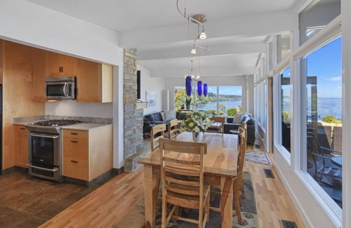 Rollingbay House | Bluff House on Bainbridge Island