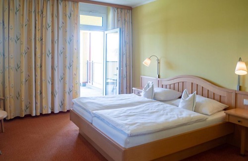 Merkendorf House | Blumenzimmer - Package Sport & Genuss - Feriendomizil, Gasthof Scheer