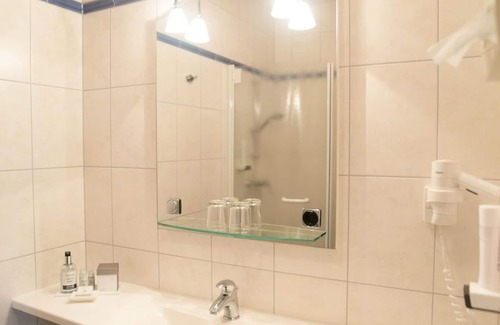 Merkendorf House | Blumenzimmer - Package Sport & Genuss - Feriendomizil, Gasthof Scheer