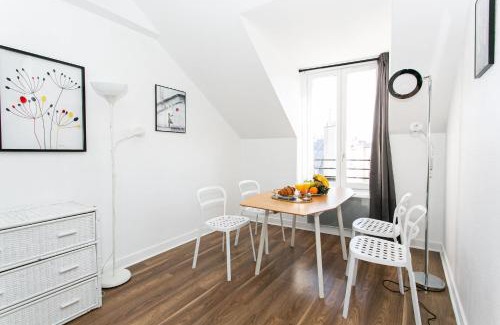 Arts-et-Metiers Apartment | BnBNova - 1BR - Upper Marais & Pompidou