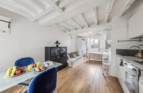 Les Halles Apartment | BnBNova - Le Louvre & Notre-Dame