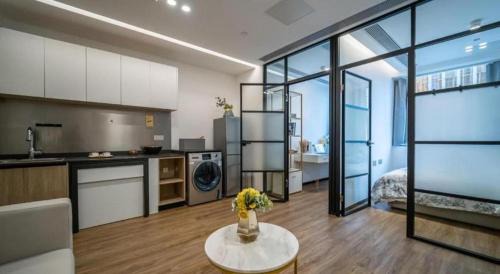 Luohu Hotel | Bo Yu Shennan No. 68 Apartment (Shenzhen Luohu Dongmen Branch)