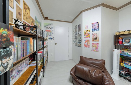 Yuseong Apartment | Boardgames, Cosplay, Nintendo, Beam Projector, Netflix, Ball Pool, Comic Book