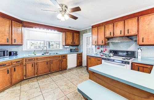 Oriental Apartment | Boat Dock & Ramp: Canal-Front Home!