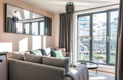 Canon's Marsh Apartment | Boat House - Luxe Apt with River View - Next to Harbour & Cafes